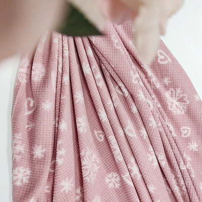 নরম Jacquard প্রিন্টেড গোলাপী মাইক্রো পোলার ফ্যাব্রিক 160gsm